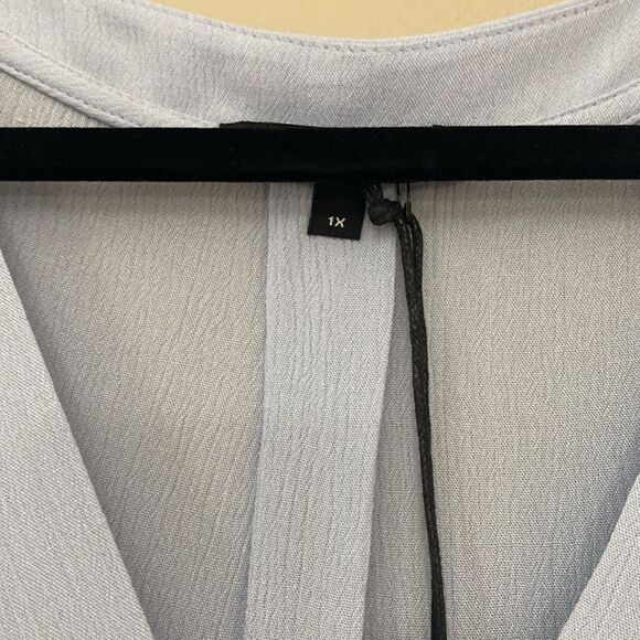 Gibson Look High Low Surplice Tank Sky Blue 1x - Picture 3 of 4